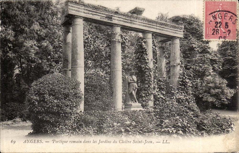 Angers CPA Portique romain dans les jardins du cloitre Saint Jean