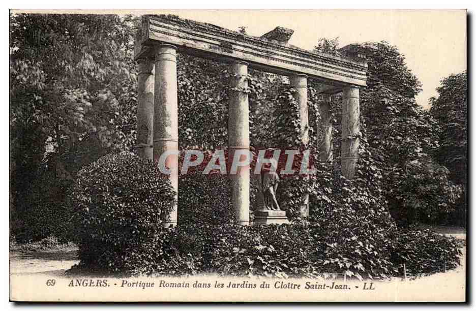 Angers CPA Portique romain dans les jardins du cloitre Saint Jean