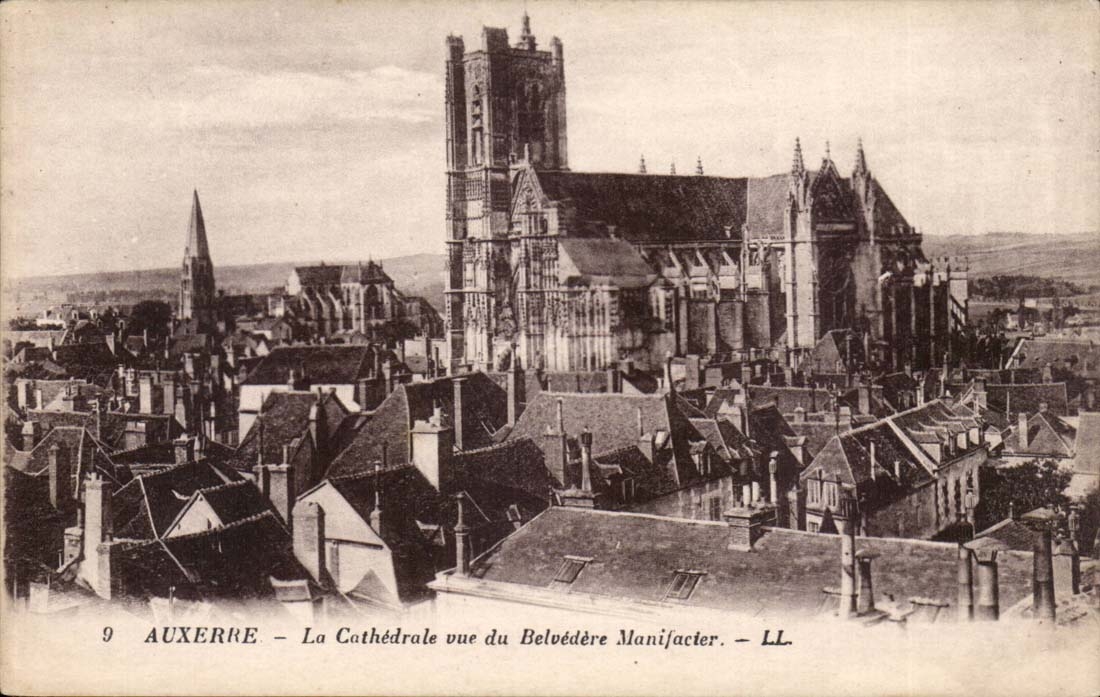 Auxerre CPA La cathedrale vue du belvedere Manifacter