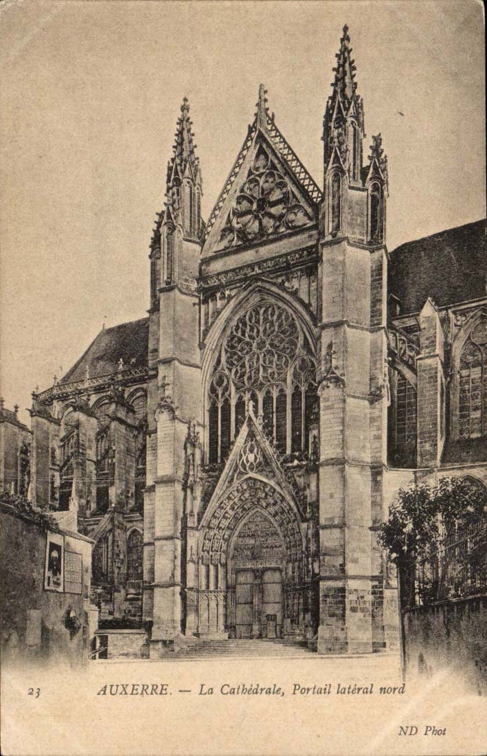 Auxerre CPA CAthedrale Portail lateral nord