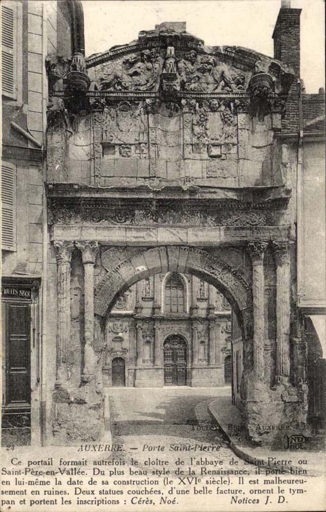 Auxerre CPA Porte Eglise St Pierre