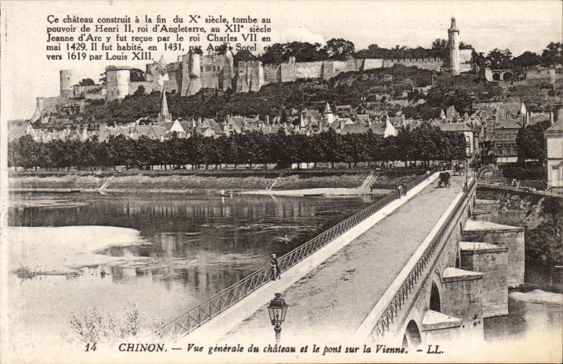 Chinon CPA Vue generale du chateau et le pont sur la Vienne