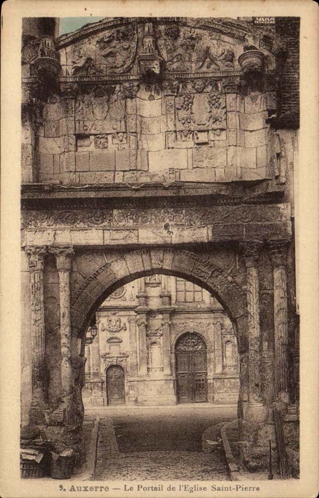 Auxerre CPA Le portail de l'eglise Saint Pierre