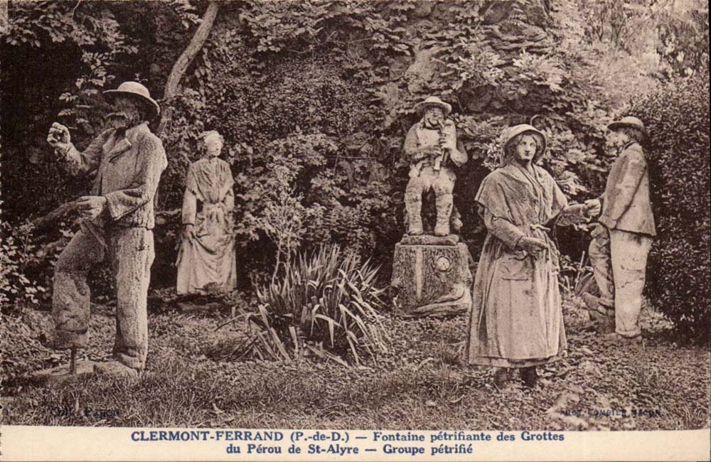 Clermont Ferrand CPA Fontaine petrifiante des grottes du Perou de St Alyre GRoupe petrifie