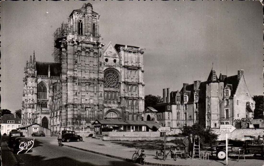 Evreux CPA La cathedrale et l'eveche (+ cachet de postier TRoUVILLE)