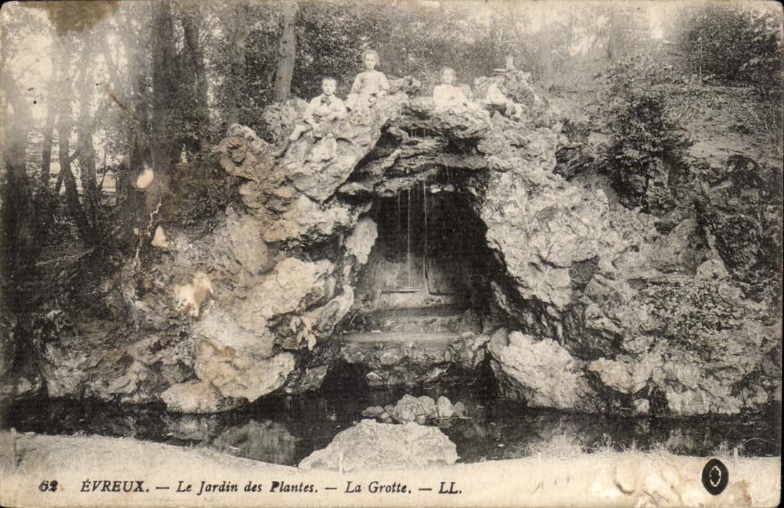 Évreux — Der Botanische Garten — Die Höhle — LL.
