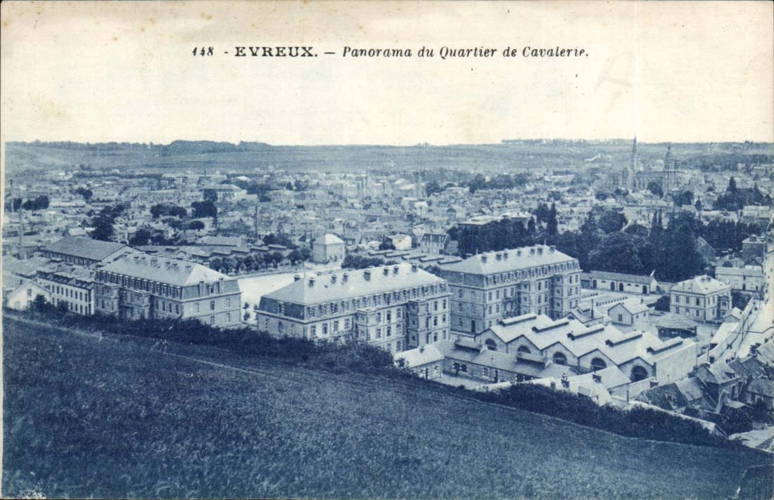Evreux CPA Panorama du quartier de cavalerie