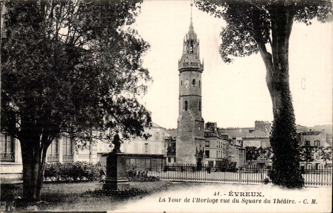 Évreux — La Tour de l'Horloge vue du Square du Théâtre — C. M.