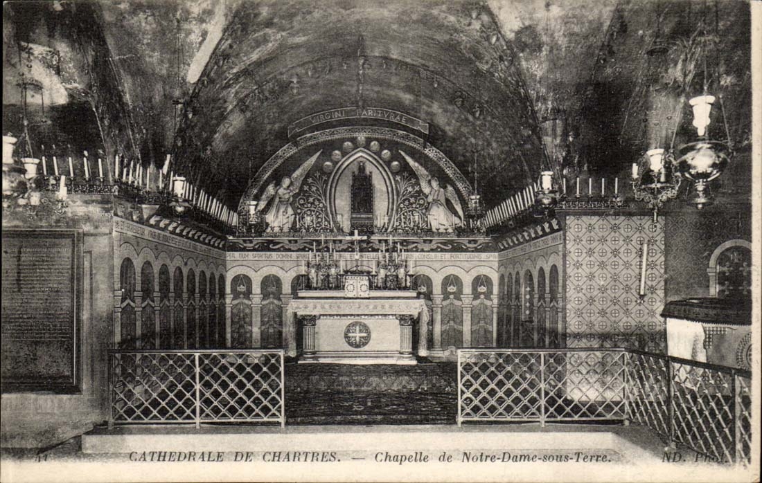 Cathédrale de Chartres — Chapelle de Notre-Dame-sous-Terre — ND. Phot.