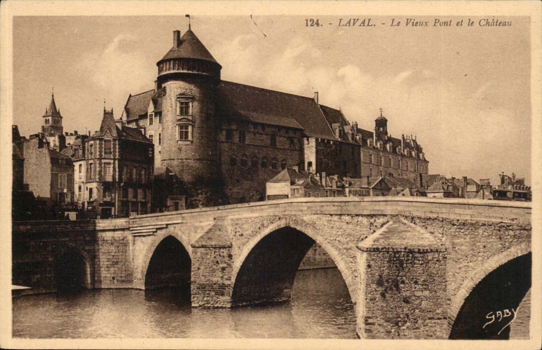 Laval CPA Le vieux pont et le chateau