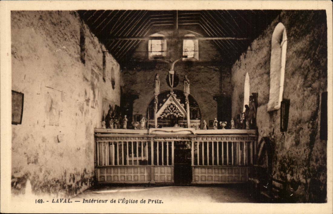 Laval CPA L'interieur de l'eglise de Pritz