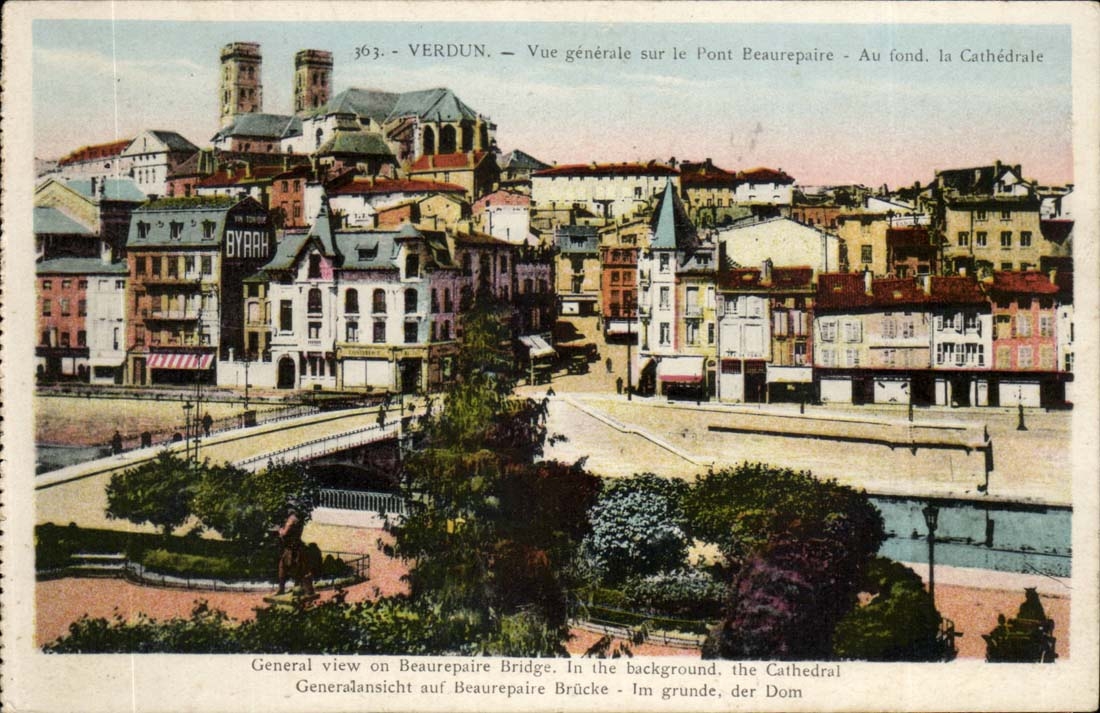 Verdun — Vue générale sur le Pont Beaurepaire — Au fond, la Cathédrale