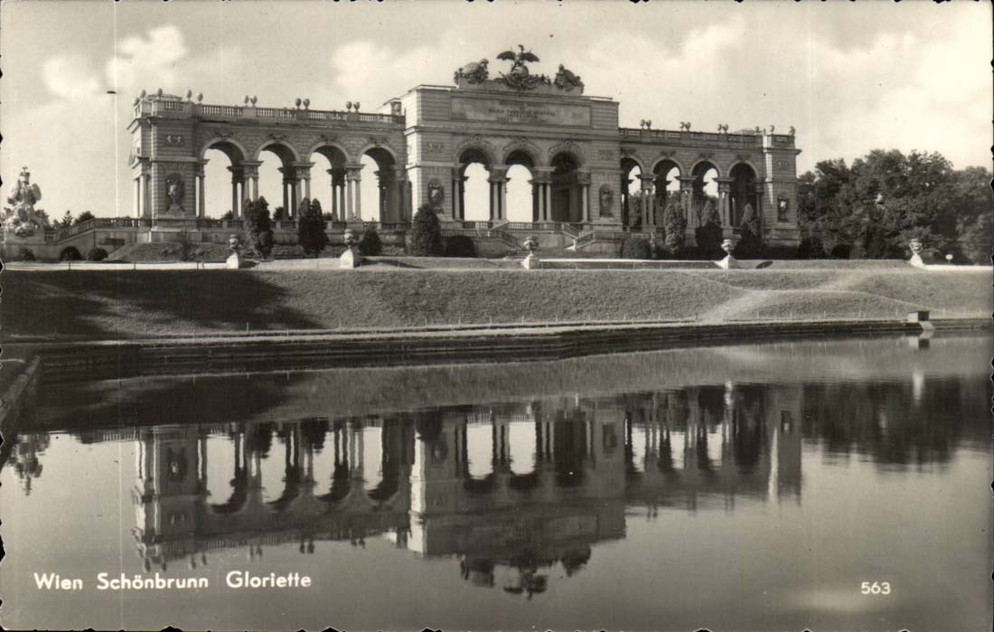 Wien Schönbrunn Gloriette — vue du monument avec sa réflexion dans l'eau — éditeur K. K. Phototypie, n° 563