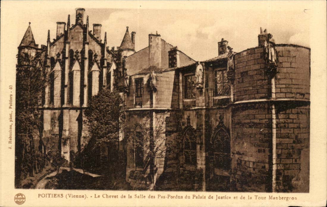 Poitiers (Vienne) - Le Chevet de la Salle des Pas-Perdus du Palais de Justice et de la Tour Manbergeron — J. Rebachim, phot. Poitiers - 40