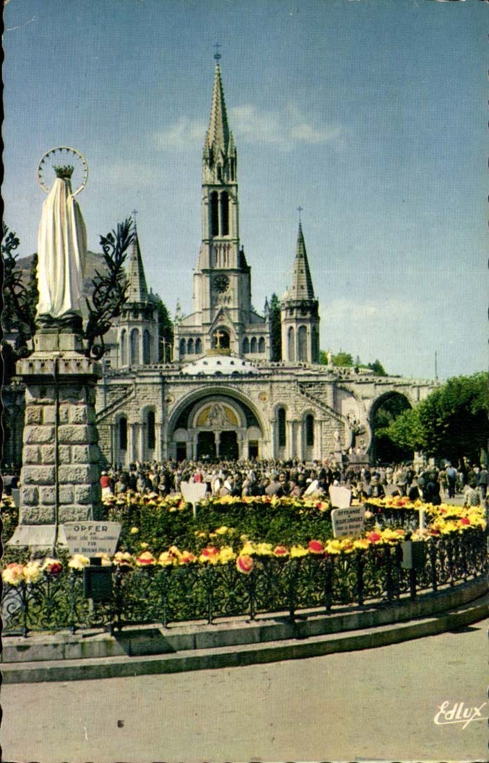Lourdes - la Basilique et la Vierge Couronnee - CPA 