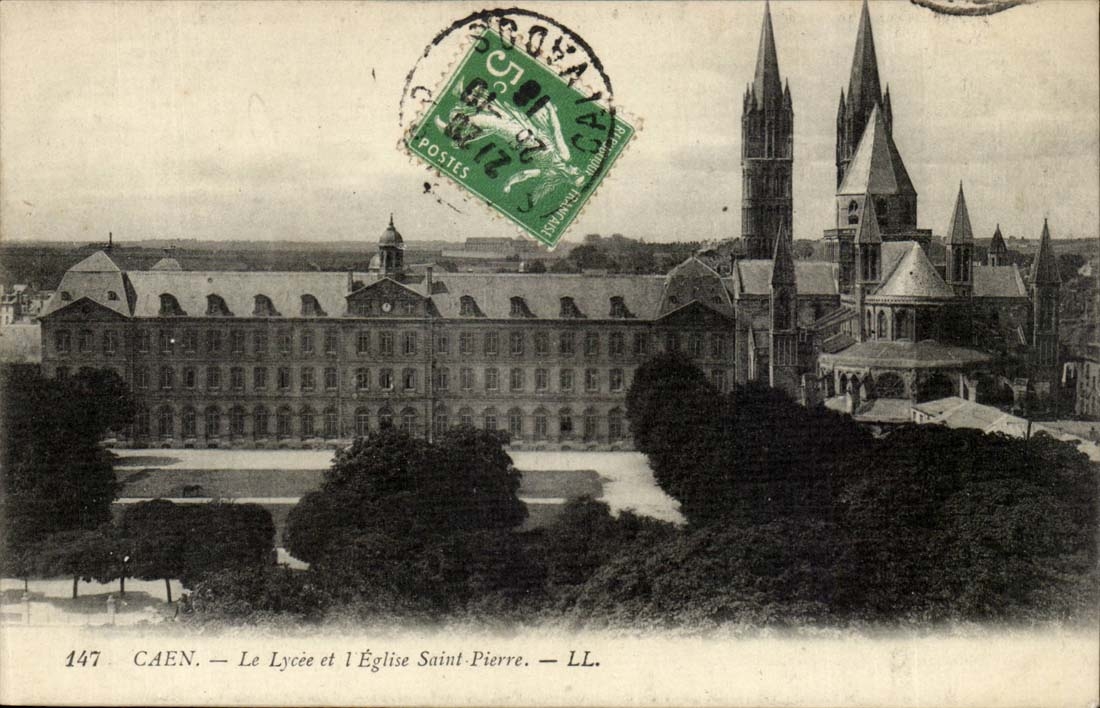 Caen - Le Lycee et L'Eglise Saint Pierre - CPA 