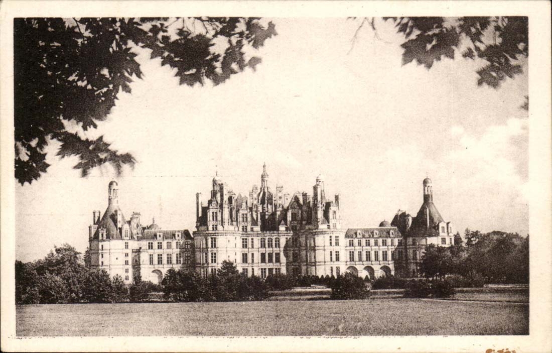 Chambord - Facade Nord Le Chateau construit en1519 par Francois I - CPA 
