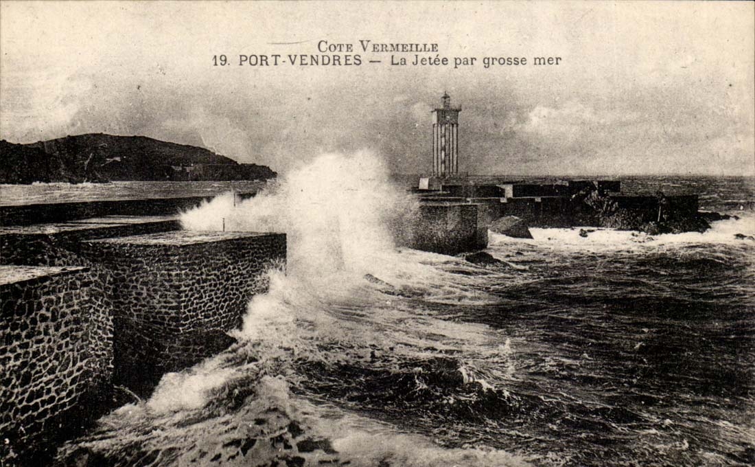 Port Vendres - La jetee par grosse mer - CPA 