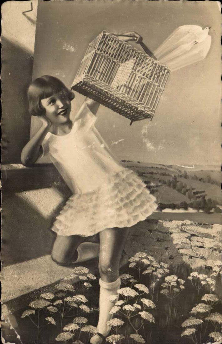 Fantaisie - Fille avec oiseau Happy Girl settiing a bird free - - CPA 