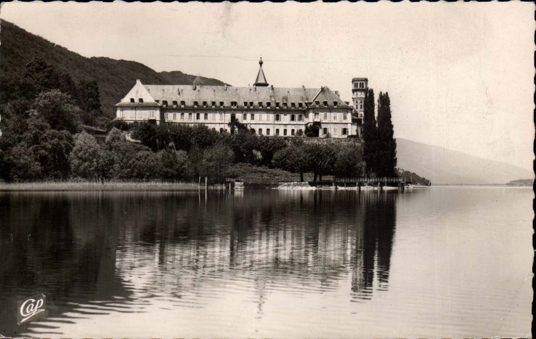 Aix les bains - Abbaye Hautecombe - Vue Prise de la Presqu'ile CPA 