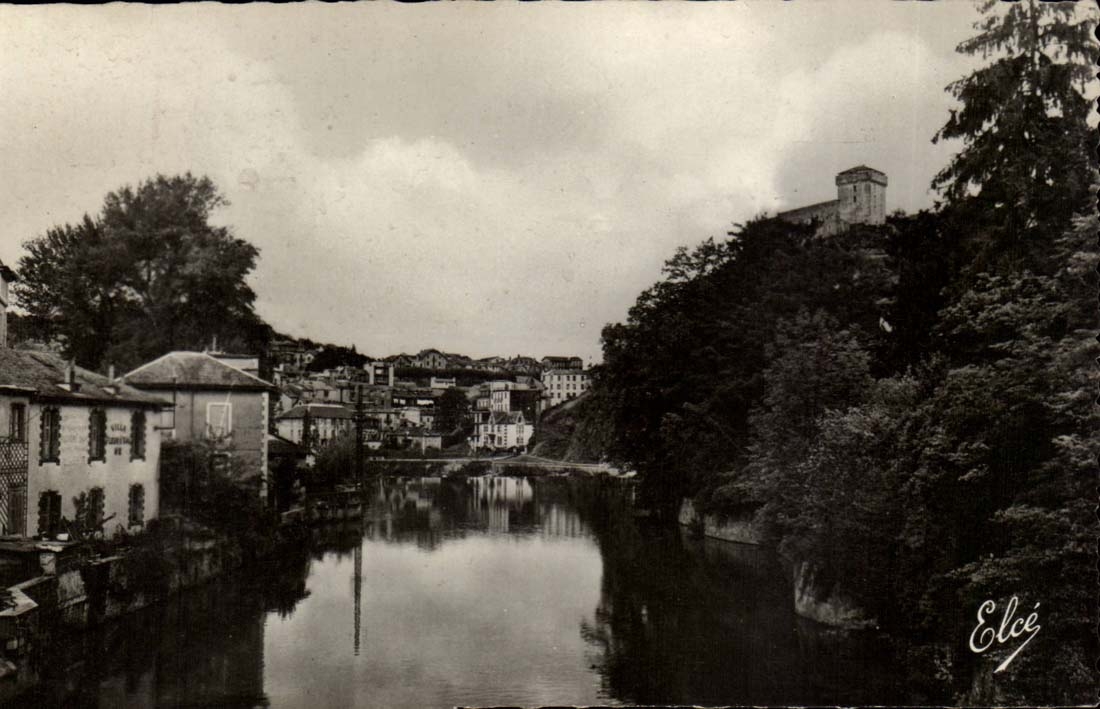 Lourdes - Le Gave de Lourdes et le Chateau Fort CPA 