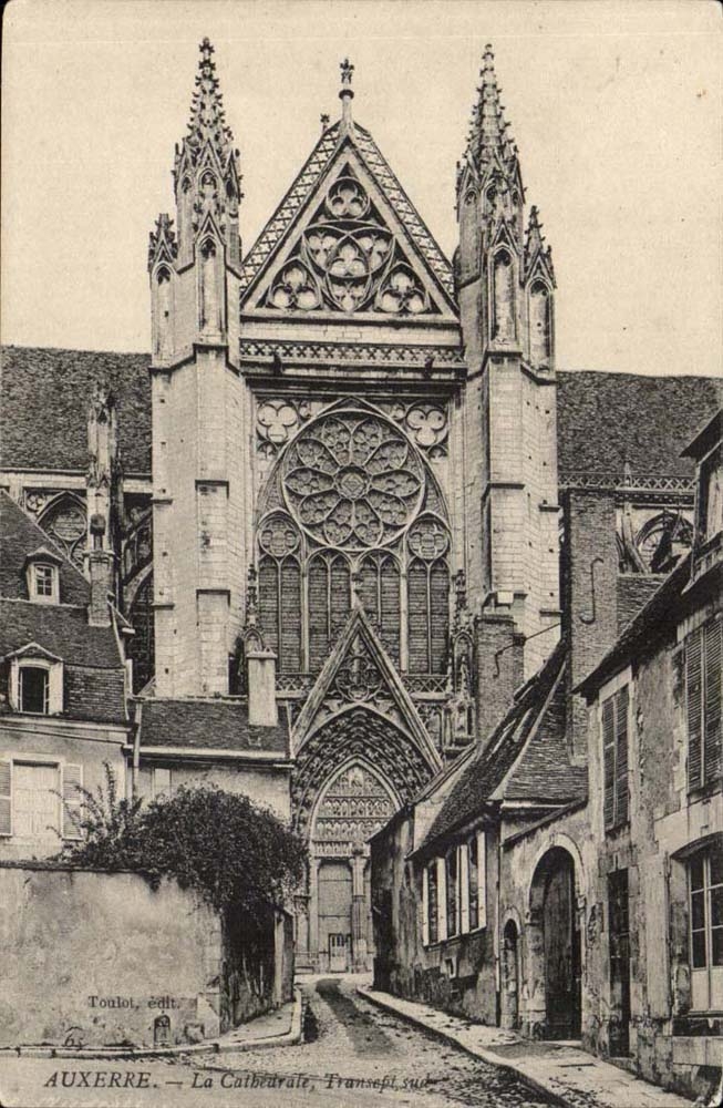 AUXERRE — La Cathédrale, transept sud — Toulot, édit.