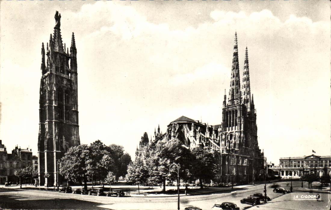Bordeaux - la cathedrale et la Tour Pey Berland - CPA 