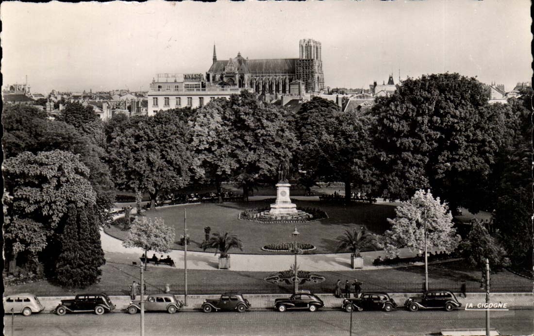 Reims - Le Square Colbert - automobile - CPA 