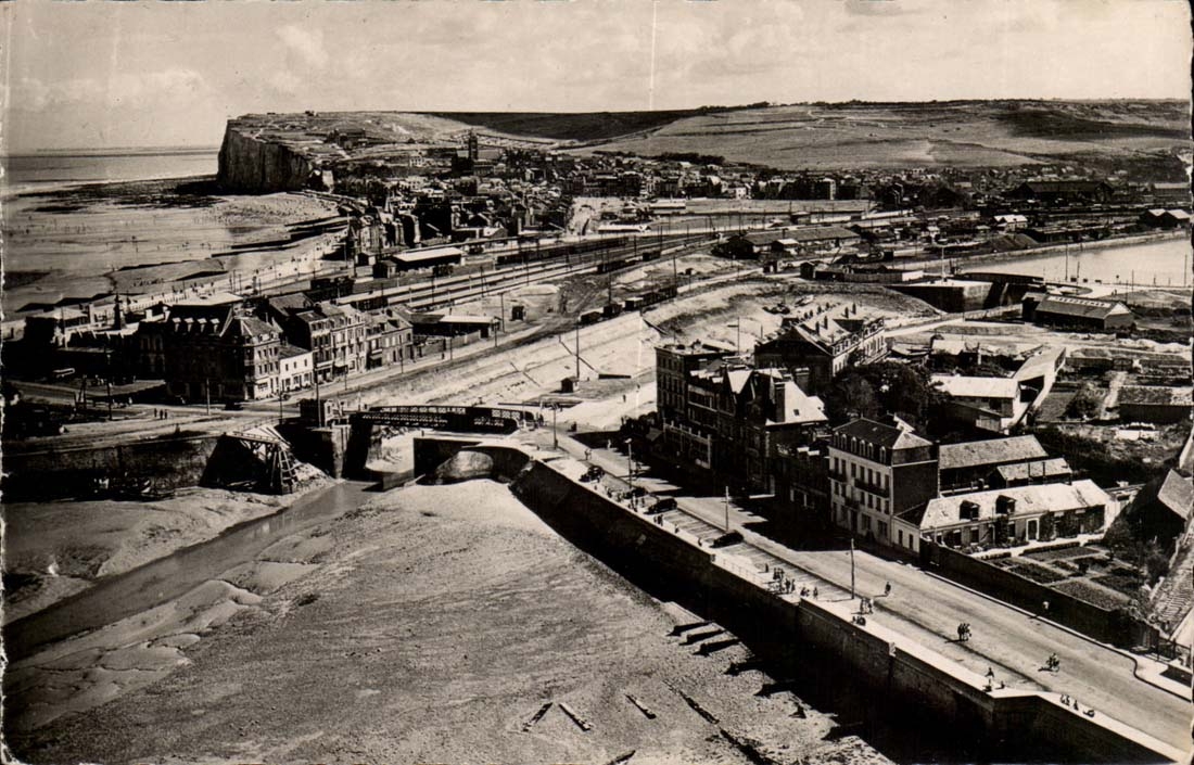 Le Treport - Vue depuis l'Eglise vers Mars - CPA 