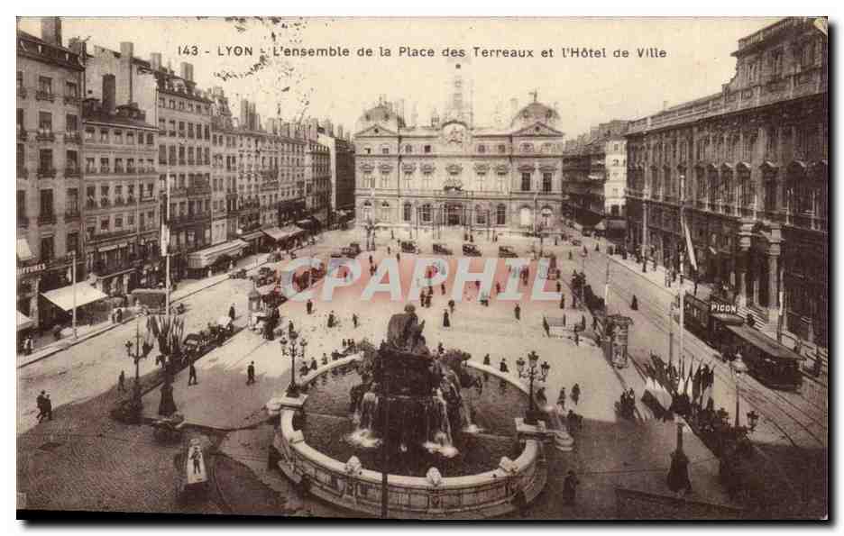 Lyon - L'ensemble de la Place des Terreaux et l'hotel de Ville - CPA 