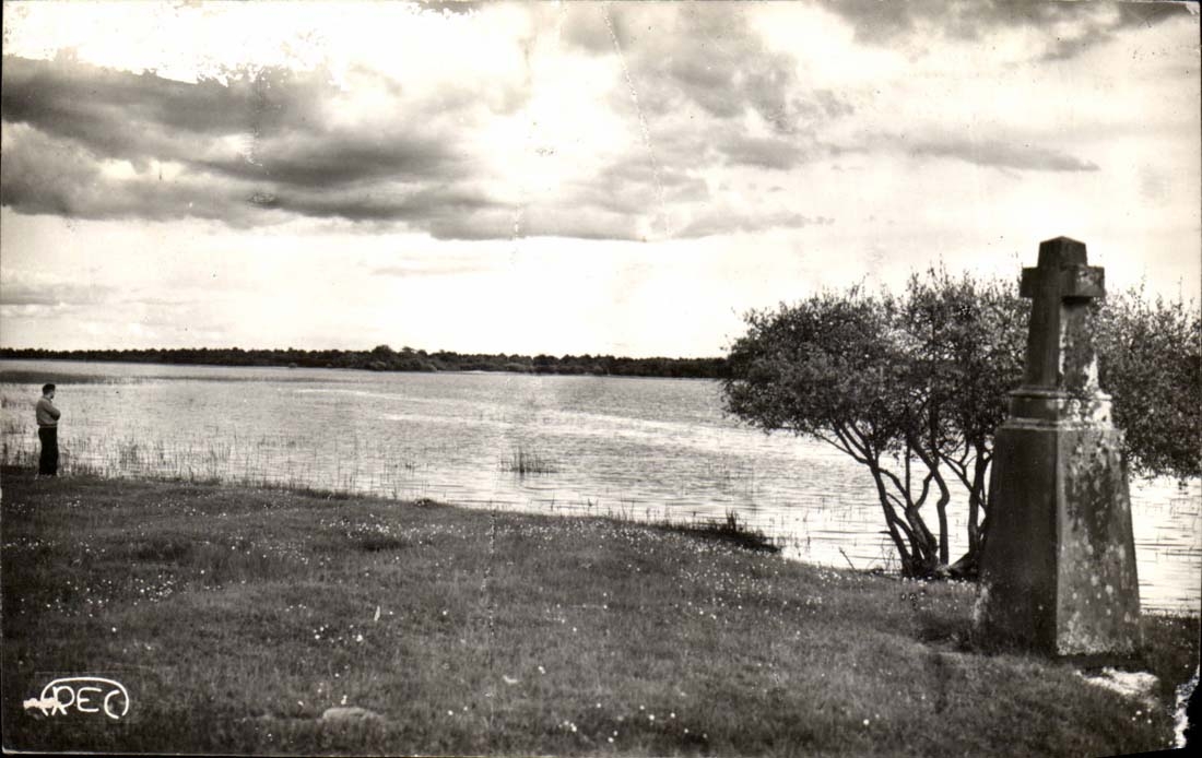 Environs de Mézières-en-Brenne — L'Étang de la Mer Rouge — M. Roussel Photo-Éditeur
