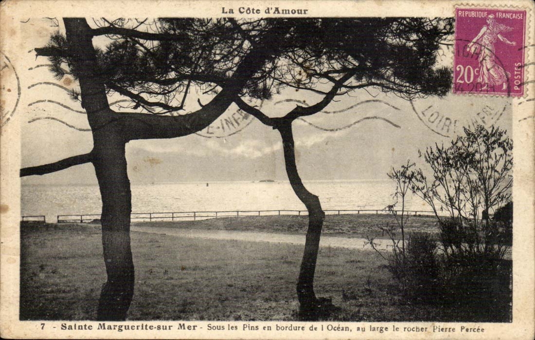 Sainte-Marguerite-sur-Mer — Sous les Pins en bordure de l'Océan, au large le rocher Pierre Percée — J. Nozals, édil. 18, avenue du Coteau, Nantes