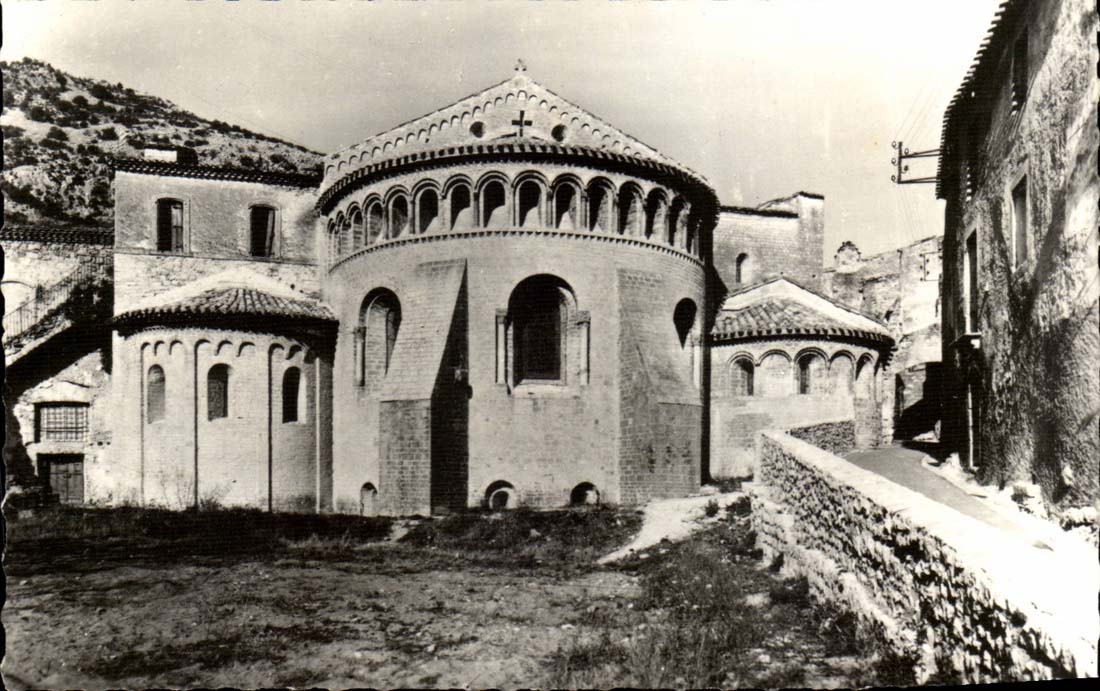 CPSM Saint Guilhem le desert Ancienne eglise abbatiale l'eglise