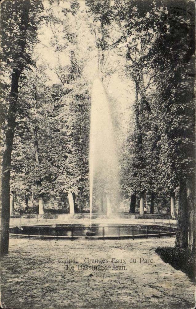 CPA St Cloud Grandes eaux du parc Le bassin St Jean
