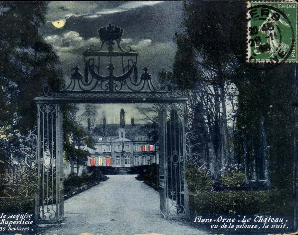 CPA Flers Le chateau vu de la pelouse La nuit