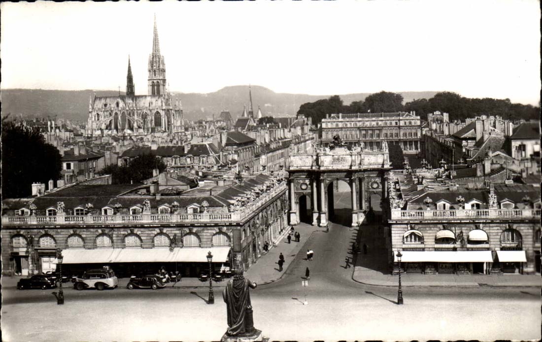 Nancy - Place Stanisles vue de l'Hotel de Ville - CPA 