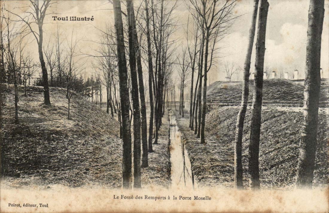 Le Fossé des Remparts à la Porte Moselle — Toul illustré — Poirot, éditeur, Toul