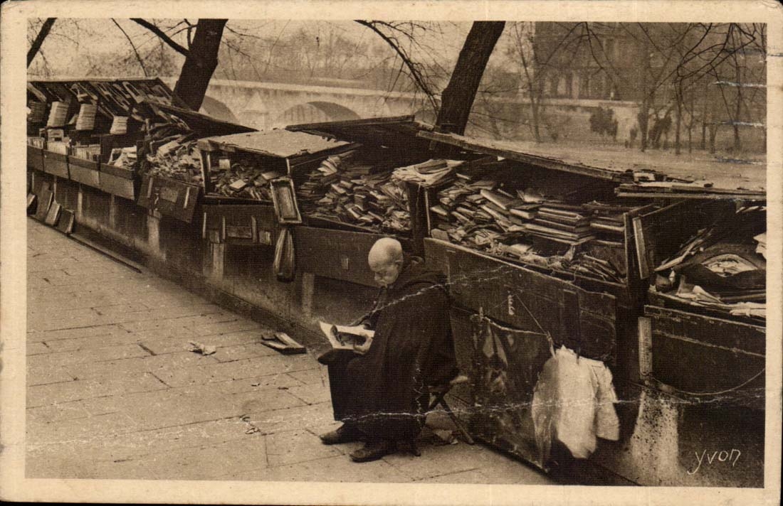 Paris - 7 - Paris rn Flanant Bouquiniste de Quai Voltaire - CPA 
