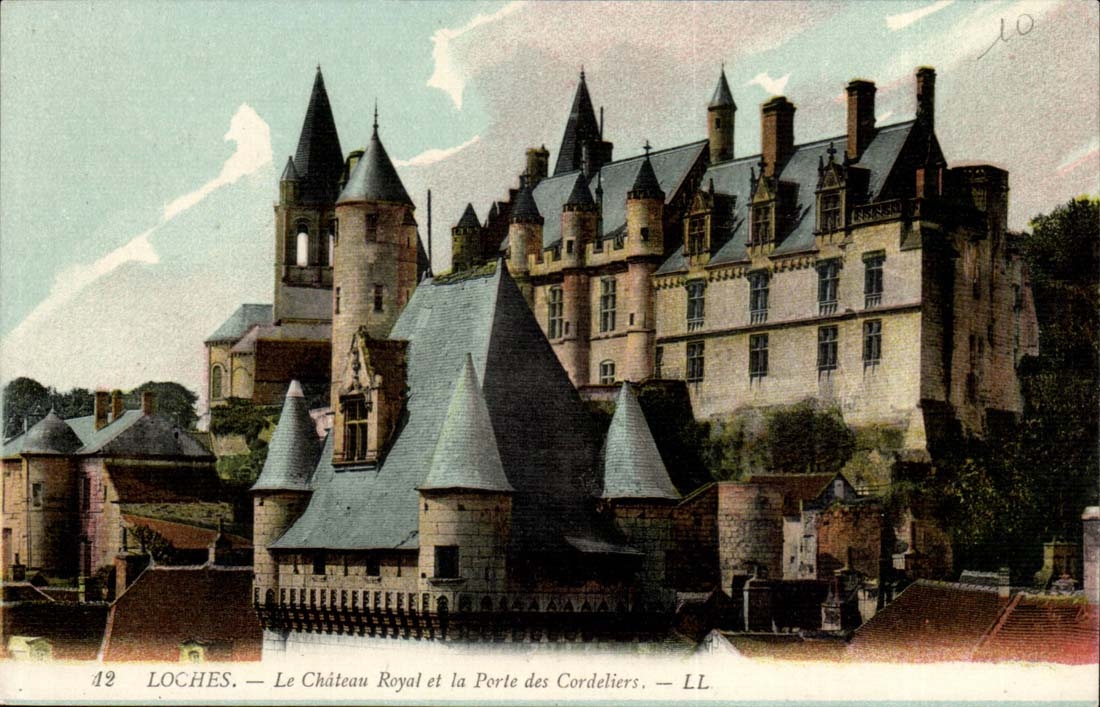 Loches - Le Chateau Royal et la Porte des Cordeliers - CPA 