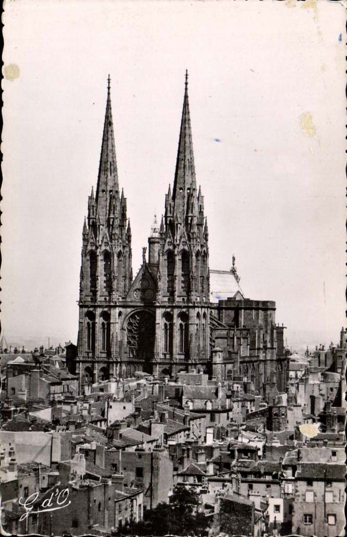 Cathédrale de Clermont-Ferrand — Flèches du XIXe siècle — Photo-Édition G. D'O.