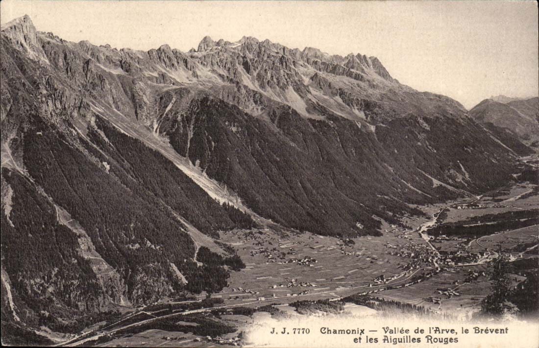 chamonix CPA Vallee de l'arve le Brevent et les aiguilles rouges
