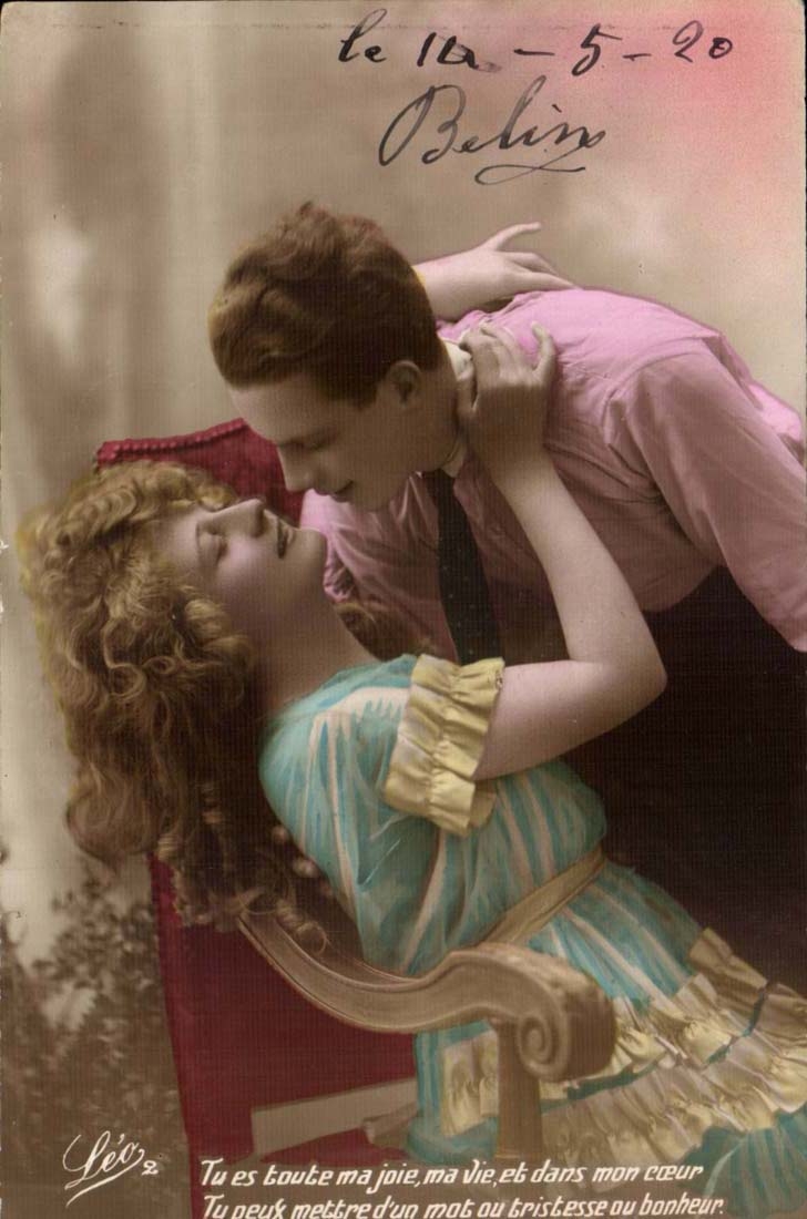 Jeune couple enlacé — Léo 2 — Éditeur Léo 2