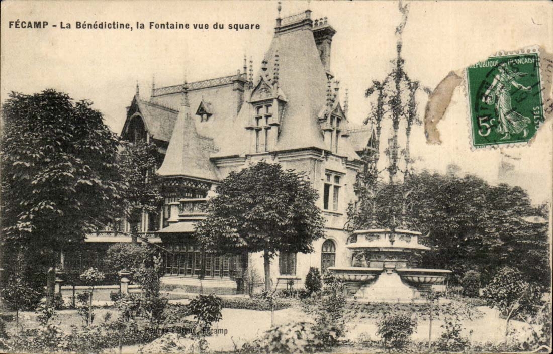 Fecamp CPA La Benedictine La fontaine vue du square