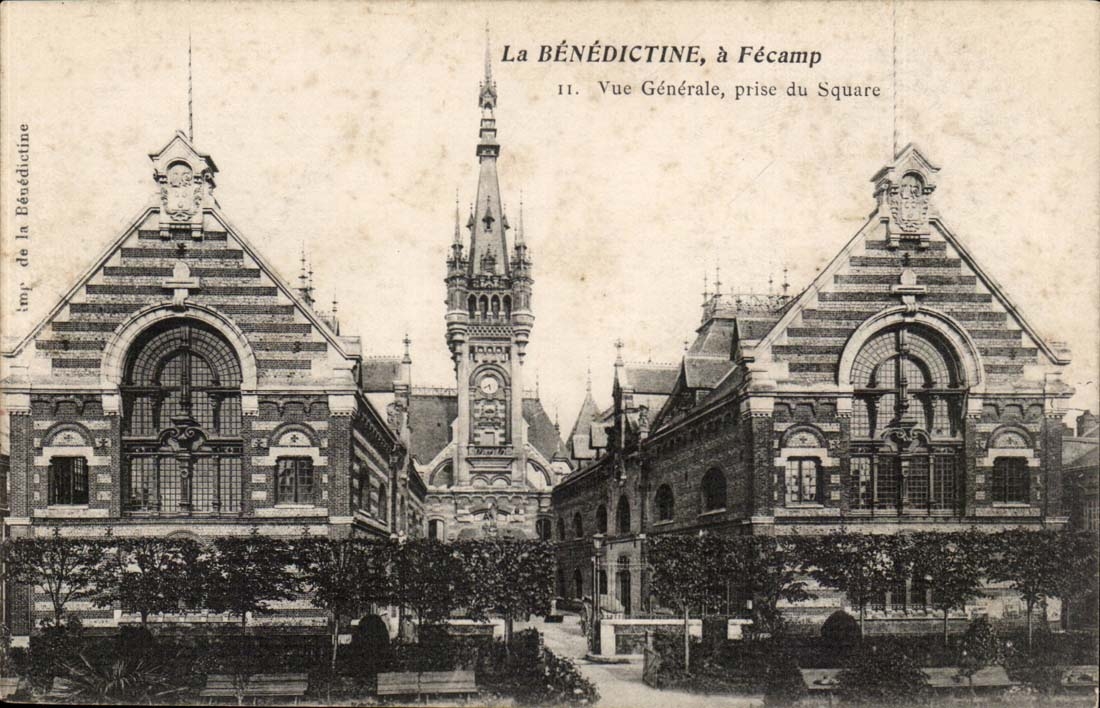 Fecamp CPA La Benedictine Vue generale prise du square