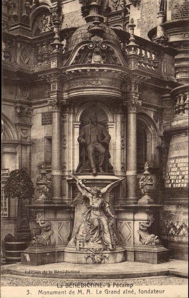 Fecamp CPA La Benedictine Monument de M A le grand Aine fondateur