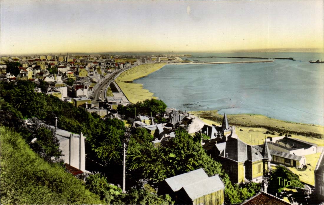 Le Havre CPA Vue d'ensemble de la plage L'avant port Vue prise de Ste Adresse