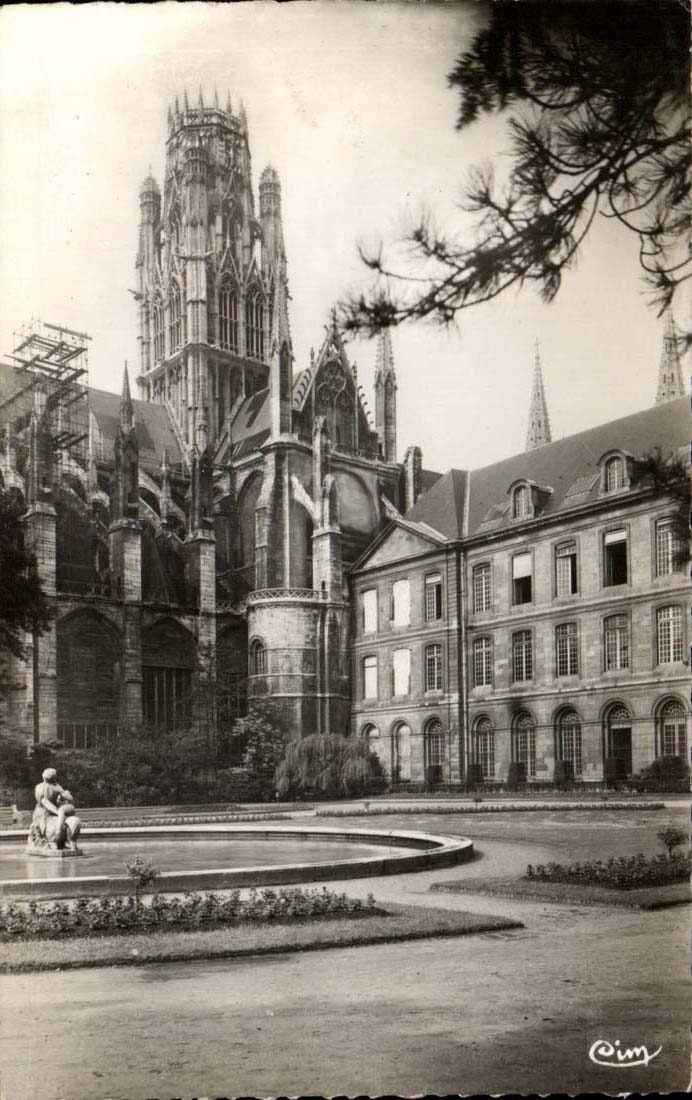 Rouen CPA Les jardins de l'hotel de ville et l'eglise St Ouen