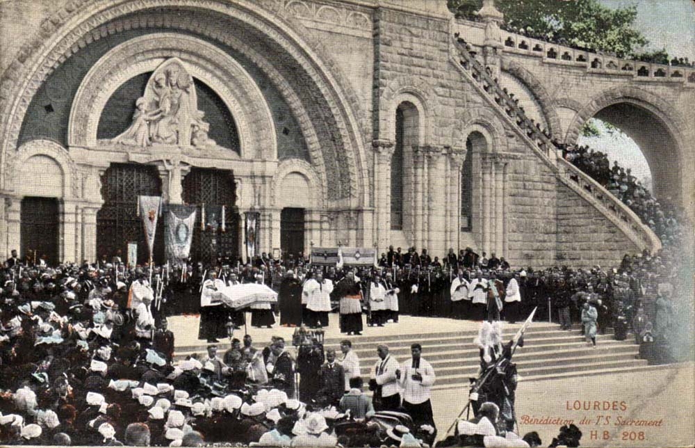 Lourdes CPA Benediction du Tres Saint Sacrement