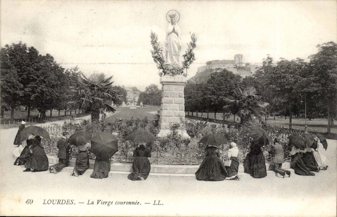 Lourdes CPA La vierge couronnee 