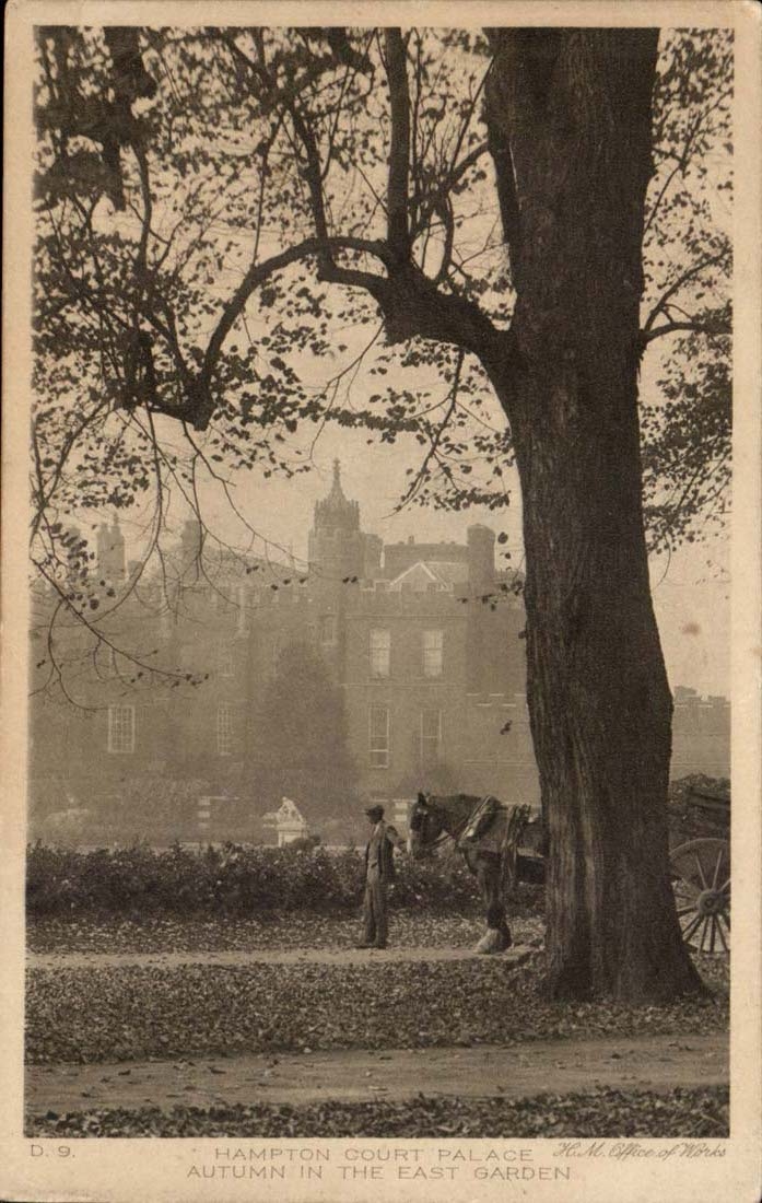 Grande Bretagne Hampton Court Palace Autumn in the East Garden